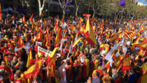 Manifestantes en Barcelona el domingo 29 a favor de la unidad de España.