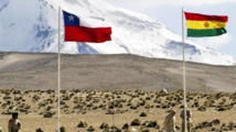 Las banderas de Chile y Bolivia en la frontera. Las banderas de Chile y Bolivia en la frontera.