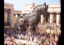 Representación del caballo de madera en la película "Troya" Representación del caballo de madera en la película "Troya"