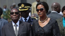Robert Mugabe y su esposa Grace. Robert Mugabe y su esposa Grace.