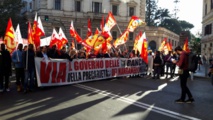 Manifestación en Italia en la que piden la salida del "gobierno de los bancos" Manifestación en Italia en la que piden la salida del "gobierno de los bancos"