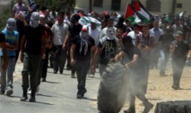 Manifestantes palestinos protestando contra la decisión estadounidense de reconocer a Jerusalén como capital israelí