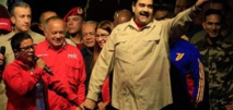 Diosdado Cabello, Nicolás Maduro y otros dirigentes del PSUV celebran la victoria.