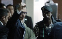 Jorge Glas levantando el puño Jorge Glas levantando el puño