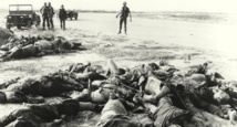Vietnamitas asesinados y soldados estadounidenses en My Lai, Vietnam en 1968. Vietnamitas asesinados y soldados estadounidenses en My Lai, Vietnam en 1968.