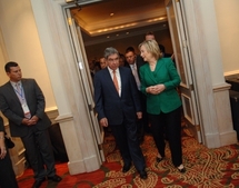 Empresarias de América se organizan con apoyo de Hillary Clinton  Empresarias de América se organizan con apoyo de Hillary Clinton