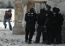 Nuevos enfrentamientos violentos en Jerusalén Este dejan decenas de heridos Nuevos enfrentamientos violentos en Jerusalén Este dejan decenas de heridos