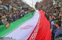Manifestantes defendiendo la república islámica Manifestantes defendiendo la república islámica