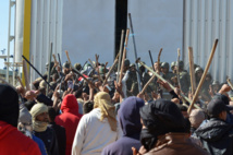 Manifestantes y policías en Túnez Manifestantes y policías en Túnez