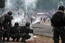 Policías y manifestantes en Honduras Policías y manifestantes en Honduras
