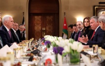 Mike Pence-a la izquierda-y el rey de Jordania Abdulá II Mike Pence-a la izquierda-y el rey de Jordania Abdulá II