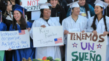 Manifestantes pidiendo la residencia en Estados Unidos para los que llegaron hace años. Manifestantes pidiendo la residencia en Estados Unidos para los que llegaron hace años.