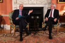 Michel Barnier-a la izquierda-y David Davis hoy, en Downing Street, Londres.