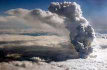 Islandia, un país apacible sacudido por crisis y volcanes