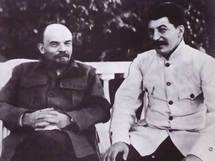 Lenin, a la izquierda, con Stalin, a la derecha.