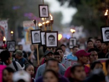 Marcha pidiendo justicia por los 43 estudiantes de Ayotzinapa Marcha pidiendo justicia por los 43 estudiantes de Ayotzinapa