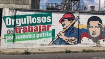 Un mural con el rostro de Chávez en Venezuela