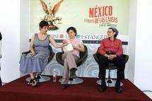 Alejandra de la Rosa, Gabriela Orozco y María Velázquez moreno, ayer, durante la presentación del espectáculo escénico Mujeres de la Independencia en el Museo del Estanquillo