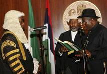 Goodluck Jonathan jura el cargo de presidente de Nigeria