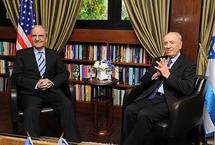 George Mitchell y Simon Peres George Mitchell y Simon Peres