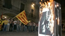 Independentistas quemando una foto del rey Juan Carlos I en Girona en 2007