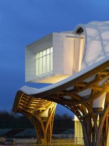 El centro Pompidou de Metz, visto de noche