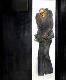 Vista de la recreación de un cadáver momificado con cemento en el Museo de la Mafia de Salemi. Vista de la recreación de un cadáver momificado con cemento en el Museo de la Mafia de Salemi.
