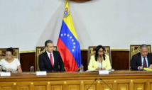 Delcy Rodríguez-con el micrófono-en la Asamblea Nacional Constituyente