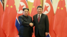 Kim-a la izquierda-y Xi.