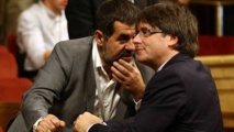 Jordi Sánchez-a la izquierda-y Carles Puigemont, en el parlamento catalán, hace meses.