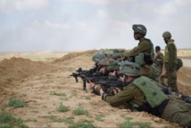 Soldados israelíes cerca de Gaza
