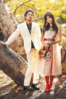 El cantautor Matt Ward y la actriz Zooey Deschanel forman del dúo She & Him- El cantautor Matt Ward y la actriz Zooey Deschanel forman del dúo She & Him-