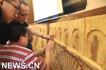 Arqueólogos chinos desvelan frescos de 1.000 años de antigüedad Arqueólogos chinos desvelan frescos de 1.000 años de antigüedad