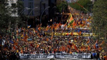 Manifestantes en Barcelona pidiendo la liberación de los políticos catalanes encarcelados
