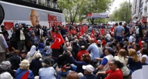 Manifestantes de la oposición turca piden el fin del estado de excepción, en Istanbul Manifestantes de la oposición turca piden el fin del estado de excepción, en Istanbul