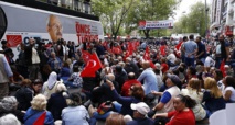 Manifestantes de la oposición turca piden el fin del estado de excepción, en Istanbul