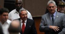 Raúl Castro-a la izquierda-y Miguel Díaz-Canel