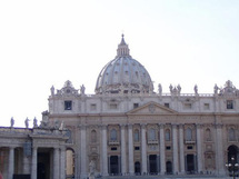 Falsos guías estafan a los turistas en los alrededores del Vaticano