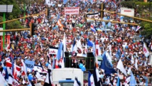 Manifestantes contra el combo