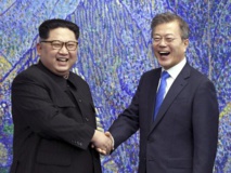 Kim Jong-Un-a la izquierda-y Moon Jae-In Kim Jong-Un-a la izquierda-y Moon Jae-In