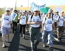 Noam Shalit liderando la marcha