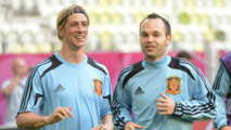 Torres-a la izquierda-e Iniesta. Torres-a la izquierda-e Iniesta.