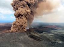 El humo sube del volcán Kilauea El humo sube del volcán Kilauea