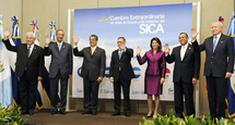 Los presidentes Ricardo Martinelli, de Panamá, y Álvaro Colom, de Guatemala; el vice primer ministro de Belice, Gaspar Vega; Mauricio Funes, de El Salvador; Laura Chinchilla, de Costa Rica, y Porfirio Lobo, de Honduras, y el vicepresidente dominicano