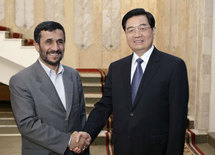 Los presidentes de Irán, Ahmadi Nijad(izquierda), y de China, Hu Jintao