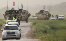 Coches con milicianos kurdos guian a vehículos militares estadounidenses Coches con milicianos kurdos guian a vehículos militares estadounidenses
