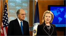 Mitchell y Hillary Rodham Clinton