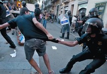 Los Mossos evitan por la fuerza el homenaje a Riera