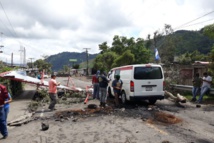 Un bloqueo de una carretera Un bloqueo de una carretera