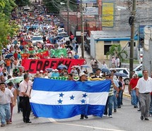 Educadores hondureños levantan paro tras acordar con el gobierno